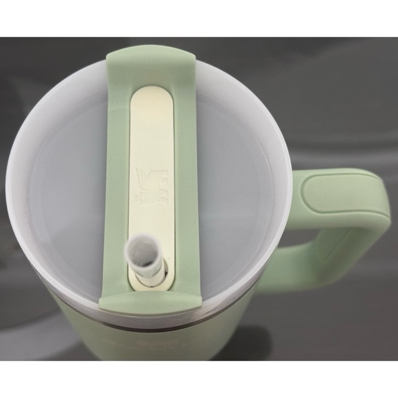 Stanley Quencher H2.0 FlowState Tumbler 40oz, MATCHA CREAM‎ - Picture 5 of 6